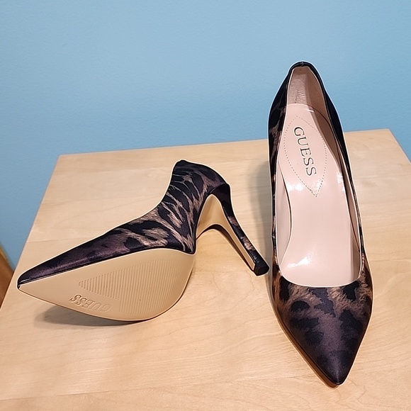 GUESS Satin Leopard Pumps, Size 7M - Picture 4 of 9